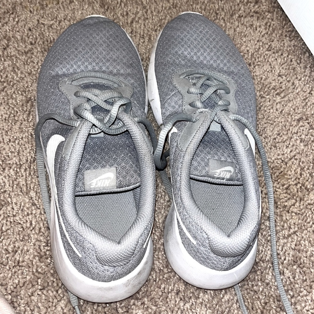 Worn once nike tennis shoes